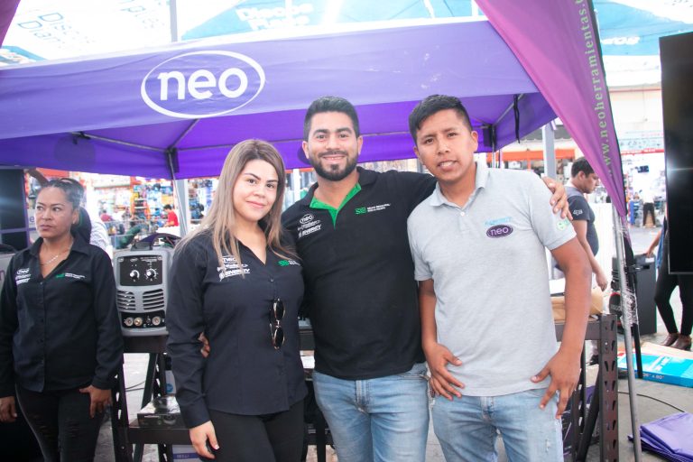 EXHIBICIÓN EN EL CENTRO COMERCIAL LA BELLOTA 01